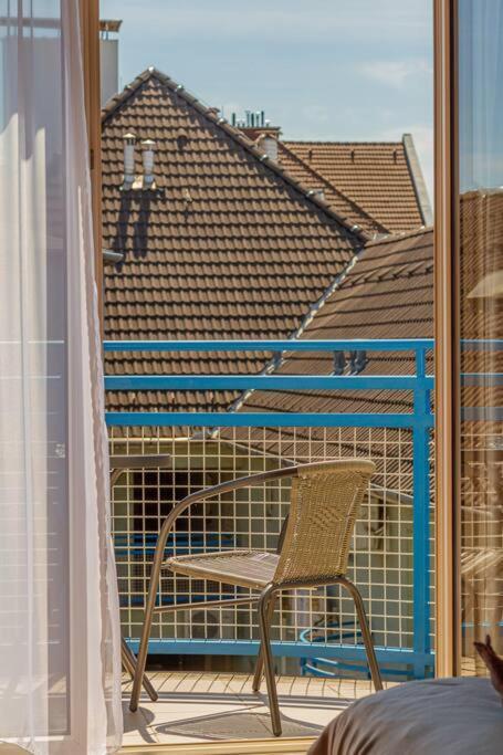 Roomy 80sqm At Center Free Parking Space, Ac & Balcony * Budapeste