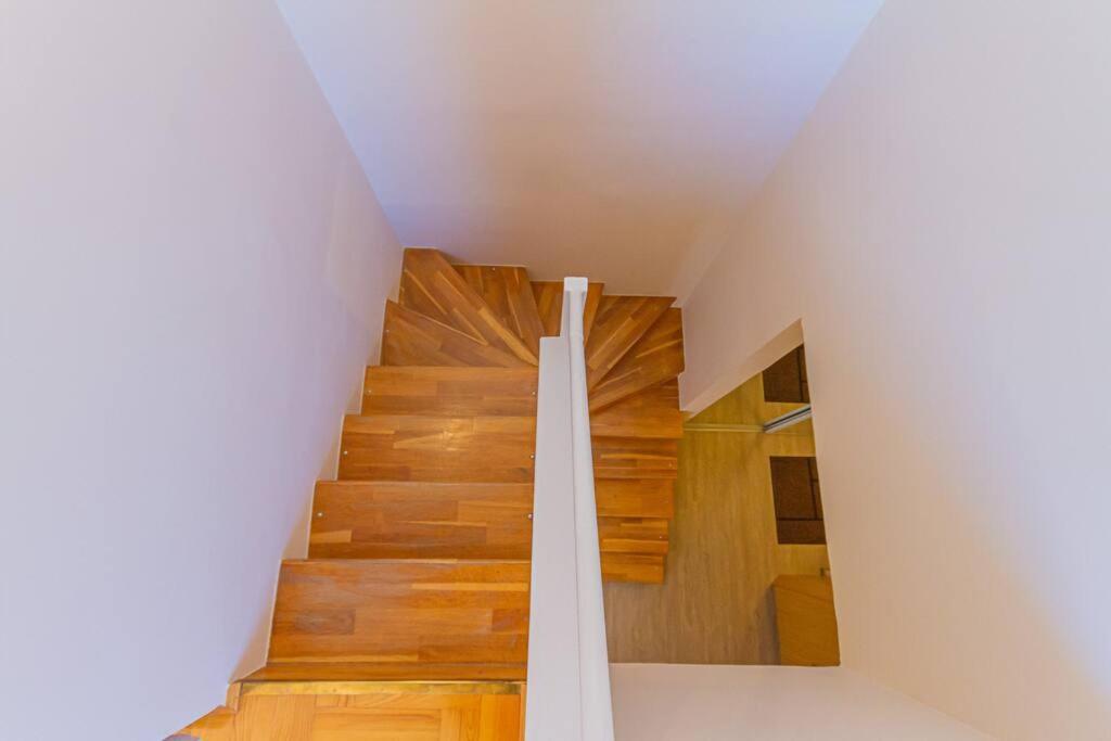 Apartment Roomy 80sqm At Center Free Parking Space, Ac & Balcony Budapest