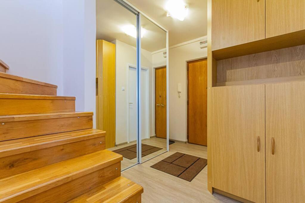 Roomy 80sqm At Center Free Parking Space, Ac & Balcony Apartment