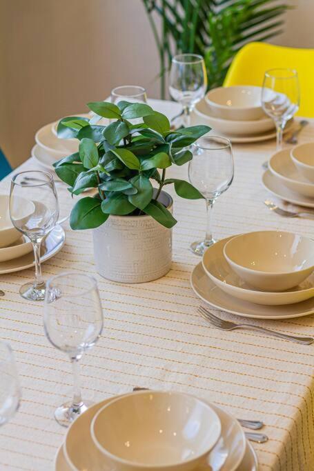 Apartment Roomy 80sqm At Center Free Parking Space, Ac & Balcony Budapest